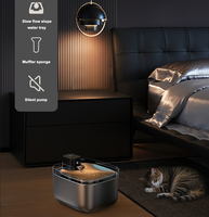 Première fontaine à eau sans fil pour chat au monde avec écran LCD, distributeur d'eau automatique en acier inoxydable, fontaine à eau pour chat à détection automatique