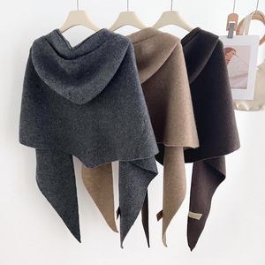 Écharpe en mélange de laine avec logo personnalisé, couleur unie, tricotée, châle triangulaire à capuche, ensemble bonnet et écharpe d'hiver, vente en gros d'usine - Product Image 3