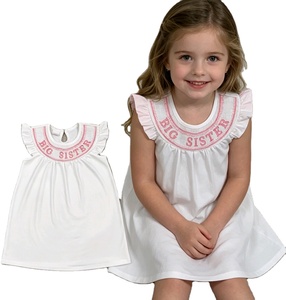 Robe d'été décontractée à manches courtes et smockée pour petites filles, motif « Big Sister Daddy's Girl », en coton, coupe trapèze, vente en gros - Product Image 1