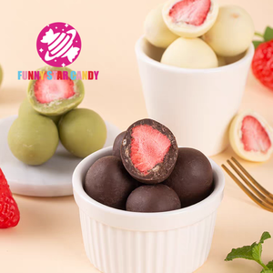 شوكولاتة مركبة بالفواكه بالجملة، وجبات خفيفة، شوكولاتة بالكاكاو والماتشا، حلوى شوكولاتة بالحليب والفراولة المجففة بالتجميد - Product Image 6