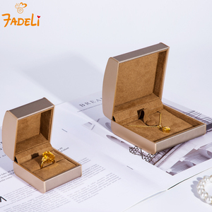 Caja de Exhibición de Joyería Multifuncional de Cuero PU Personalizada, Caja de Presentación de Lujo con Tapa Abatible, Alta Calidad, MOQ Bajo, de Fábrica - Product Image 5