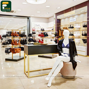 Expositor de Ropa de Latón de Lujo, Soporte de Alta Gama para Prendas, Accesorio para Tiendas y Boutiques - Product Image 3