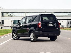 Nouvelles voitures noires SWM Big Tiger Fuel SUV, boîte manuelle 5 vitesses, 7 places, véhicule familial fiable pour la ville, l'usage quotidien et les longs trajets - Product Image 4