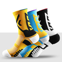 Chaussettes de course longue distance avec coussinets en tissu éponge, ventilation en maille, évacuation rapide de la transpiration, orteils et talon renforcés, chaussettes de sport
