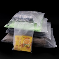 Emballage Sac à fermeture éclair en polyéthylène personnalisé Transparent D2W Biodégradable Mat givré refermable Emballage en plastique PE Emballage de vêtements