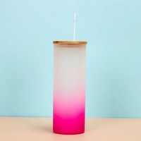 Gobelet en verre dépoli de couleur dégradée de 25oz avec couvercle en bambou et paille en plastique