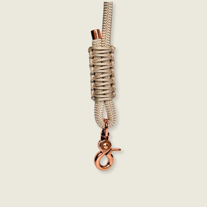 Correa de Lujo para Perro con Cuerda Trenzada, Herrajes en Oro Rosa, Hecha a Mano con Macramé, Correa Resistente de Nailon para Escalar - Product Image 2