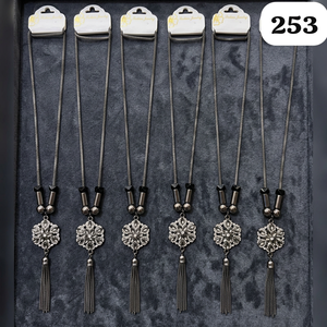 Collier PingBling en alliage de zinc noir avec pendentif floral, zircon et imitation perle, style Mangalsutra, longue chaîne avec détail pompon, élégant, indien - Product Image 2