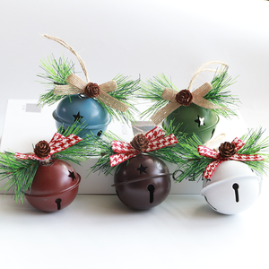 Sino de Natal Metálico Vermelho e Branco de 80mm Grande Tamanho com Pinha e Fita para Decoração de Árvore - Product Image 2