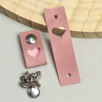 Étiquette créative en cuir PU en forme de cœur avec rivet, étiquette DIY pour vêtements tricotés, étiquette rétro faite à la main pour bonnet, accessoire de mode