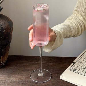 Vaso de Vidrio Rayado de Tallo Alto, Creativo, para Cócteles, Champán, Café Helado Americano, Vino Espumoso y Dulce - Product Image 4
