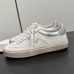 Zapatillas deportivas retro con efecto desgastado en forma de estrella, punta redonda, suela plana, versátiles, informales, blancas - Product Image 5