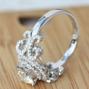 Anello con Cristalli Incastonati per Donne, Elegante Accessorio Minimalista per Uso Quotidiano e Feste - Product Image 6