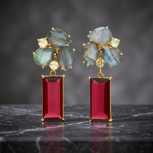 Boucles d'oreilles Huggie en labradorite, laiton plaqué or et rhodium, pour enfants - Product Image 2