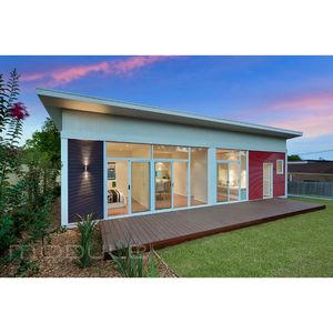Villa moderna con estructura de acero ligero, paredes de vidrio y terraza para vivir al aire libre - Product Image 1