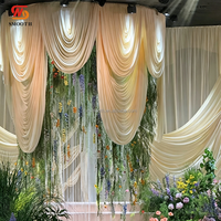 Rideau de fond de scène semi-circulaire en tissu ivoire de luxe, ondulé et fluide, pour salles de mariage