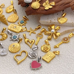 Op maat gemaakte groothandel 18k verguld DIY sieraden bedel, delicaat modieus vlinder hart pizza hanger bedels voor het maken van sieraden - Product Image 5