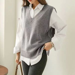 <span class=keywords><strong>Un</strong></span> gilet lavorato a maglia con scollo a V in stile coreano per abbigliamento femminile, caratterizzato da <span class=keywords><strong>un</strong></span> <span class=keywords><strong>maglione</strong></span> autunnale <span class=keywords><strong>senza</strong></span> <span class=keywords><strong>maniche</strong></span> ampio e rilassato. - Product Image 2