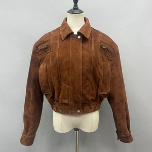 <span class=keywords><strong>Giacca</strong></span> Bomber Corta da <span class=keywords><strong>Donna</strong></span> di Tendenza in <span class=keywords><strong>Vera</strong></span> <span class=keywords><strong>Pelle</strong></span> Scamosciata con Orlo Aderente - Product Image 4