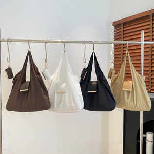 Sac fourre-tout réutilisable mini <span class=keywords><strong>porte</strong></span>-<span class=keywords><strong>clés</strong></span> grande capacité léger pliable pour le shopping, avec anneau <span class=keywords><strong>porte</strong></span>-<span class=keywords><strong>clés</strong></span>, extensible - Product Image 2