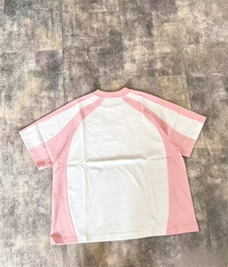 Camiseta de Manga Raglán con Bloques de Color Blanco y Rosa para Hombre, Corte Holgado, Cuello Redondo, Algodón Jersey, Estilo Casual - Product Image 2