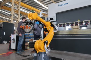 Accurl New Top bán hàng nhà máy giá cánh tay robot da66t thủy lực robot CNC Báo Chí phanh - Product Image 2