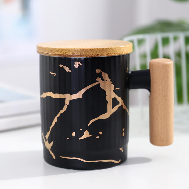 Tazza da caffè in ceramica con coperchio di bambù