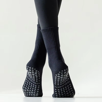 Chaussettes en coton antidérapantes et respirantes pour femmes Chaussettes tricotées d'automne pour hommes absorbant la sueur Sport Logo personnalisé Chaussettes de yoga Pilates Grip