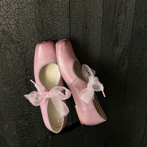 รองเท้าบัลเล่ต์หัวเหลี่ยม สีพื้น แต่งโบว์ สวมใส่สบาย รองเท้าผู้หญิงแบบแบน - Product Image 2