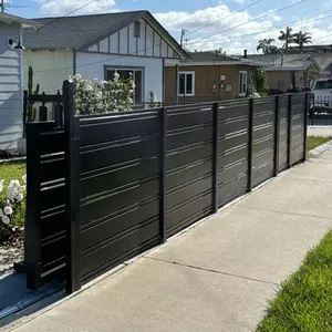 Prix des clôtures de jardin en aluminium pour l'extérieur Poteau en aluminium Panneaux de clôture à lattes en Wpc Clôture en aluminium pour l'intimité avec lamelles horizontales