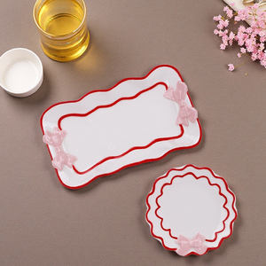 طبق حلوى أنيق من السيراميك من Redeco بحافة حمراء وفيونكة وردية، طقم أطباق سيراميك فاخر، أدوات مائدة لطيفة للاستخدام في الحفلات المنزلية - Product Image 3