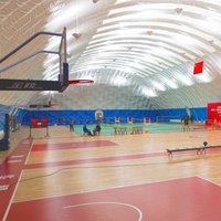 Tente gonflable de luxe polyvalente personnalisée pour le tennis, le basket-ball, le football et le golf.