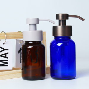 Vente en gros de 250ml de luxe bleu ambré savon liquide pour les mains en <span class=keywords><strong>verre</strong></span> avec pompe distributeur de lotion pour le corps en <span class=keywords><strong>verre</strong></span> noir - Product Image 1