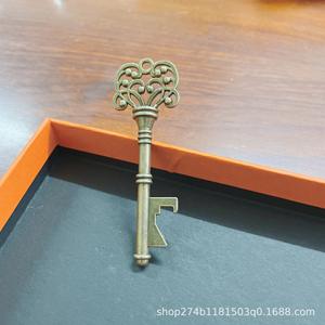 Fabrika doğrudan Retro kart tarzı Metal anahtarlık DIY düğün hediyesi kazınmış aşk teması yaratıcı kart Retro şişe açacağı anahtarlık - Product Image 4