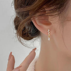 Orecchini in Oro con Diamanti, Oro Massiccio 18K, Taglio a Pera, Colore D Naturale, Certificati GIA, Gioielli Classici da Donna per Matrimonio - Product Image 5