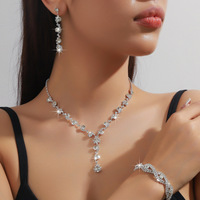 Ensemble de bijoux de mariée élégant : collier, bracelet et boucles d'oreilles, accessoires de qualité supérieure en gros pour toutes les robes