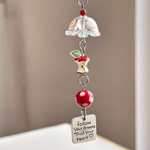 Colgante de abalorios de la suerte hecho a mano con campanilla de viento verde para decoración de teléfono, cámara, bolso o llavero - Product Image 3