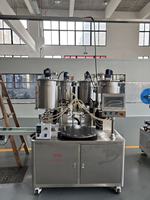 Machine de remplissage de crèmes et de cosmétiques à motifs tourbillonnants quatre couleurs, contrôle servo complet, 4 réservoirs chauffants, pour crèmes BB et cosmétiques à motifs tourbillonnants 1 à 4 couleurs
