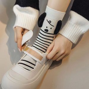 Chaussettes rayées de dessin animé pour femmes, mi-mollet, en coton, antidérapantes, style scolaire japonais, longues, blanches et noires - Product Image 3
