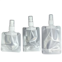 Pochette en plastique personnalisée imprimée de 30 ml, 50 ml, 100 ml avec pulvérisateur à pression, pochettes debout recyclables, pochette à bec verseur liquide OEM