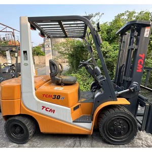 Chariot élévateur diesel TCM FD30 d'occasion en bon état, 3 tonnes, avec mât à trois étages de haute qualité, en promotion - Product Image 2