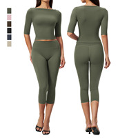 Ensemble de sport pour femme à séchage rapide et doux, comprenant un haut de yoga à manches courtes coupe ajustée et un pantalon capri de fitness taille haute élastique effet push-up