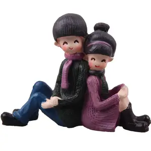 Adorável pintado à mão de volta ao banco Boy & Girl 2-Piece Figurine Set | Wedding Gift Gift & Craft