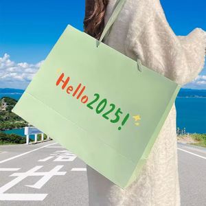 Bolsa de Papel para Regalos Biodegradable Personalizada con Asa, Envuelta en Papel Kraft Blanco - Product Image 2