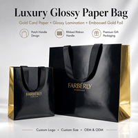 Sac en papier cartonné mat doré de luxe avec logo noir estampé à chaud, poignée en ruban côtelé et taille personnalisée pour les marques de cosmétiques, bijoux et bougies