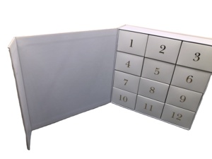 Boîte cadeau calendrier de l'avent en carton rose de luxe, pliable, emballage surprise en papier avec ruban, logo en feuille d'or, ouverture frontale - Product Image 6