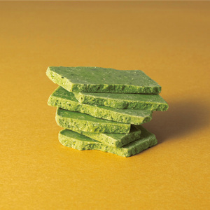 Chocolate Artesanal Inspirado en Wagashi Japonés con Hojas de Sencha y Té 50g – para Té Japonés - Product Image 4