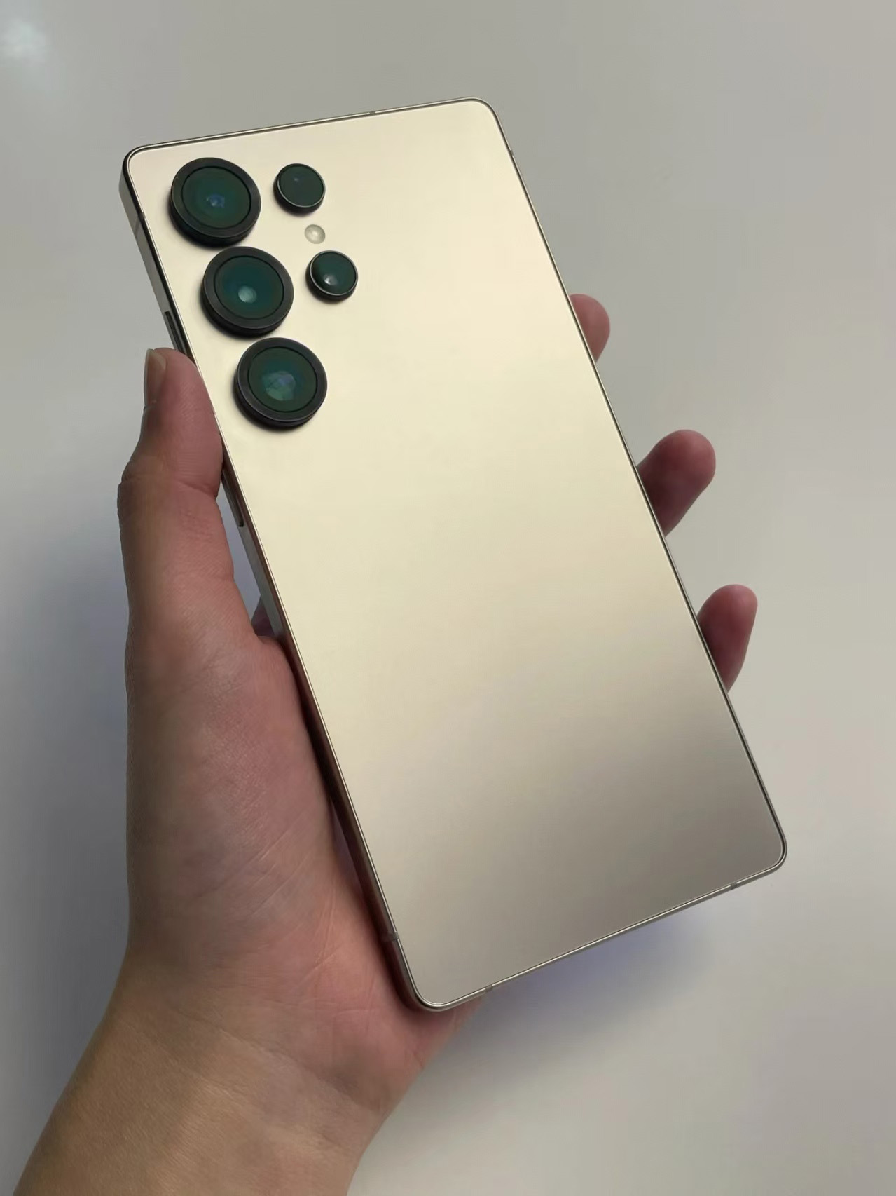 Grigio titanio