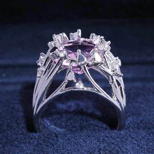 Anello con Ramo di Cristallo Rosa per Donne, Gioiello da Dito Creativo e alla Moda - Product Image 3