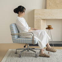 Chaise de bureau moderne du milieu du siècle en tissu, base en alliage d'aluminium, roulettes, coussin confortable, chaise d'appoint pour l'étude